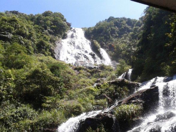 跑进西湖群山 画出“中国龙”